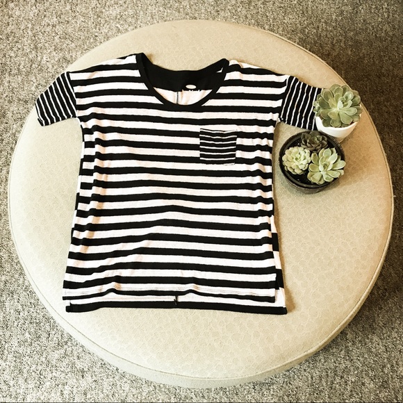 OLD NAVY Black and white striped boyfriend tee - Picture 1 of 4